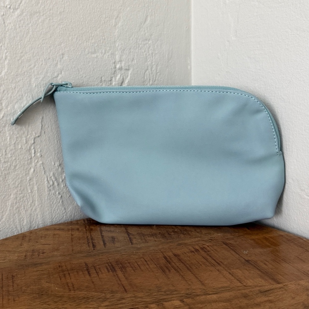 Gymshark Sky Blue Accessory Bag - Picture 3 of 5